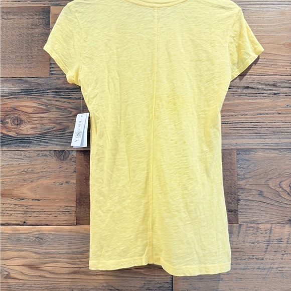 $83 Velvet by Graham & Spencer Yellow Fitted Cap Sleeve Tee NWT - Picture 3 of 4